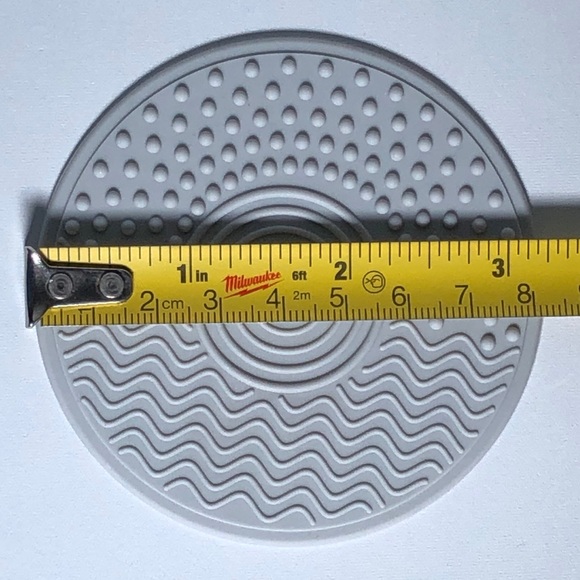 Cinema Secrets Silicone Scrubber for Brushes - Picture 2 of 2